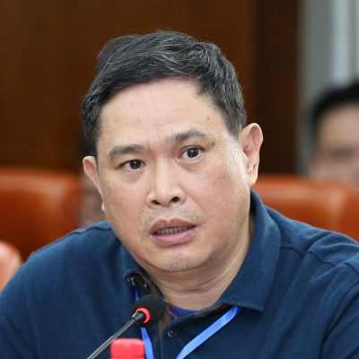 羅豐年-上海和平眼科醫(yī) 院眼表病?？浦魅?、 主任醫(yī)師