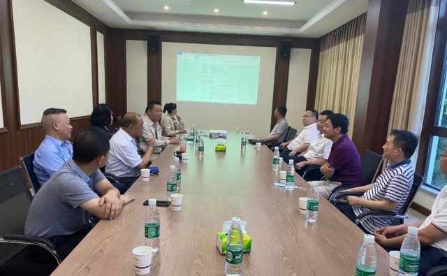 荊州市政協(xié)主席等領(lǐng)導(dǎo)親臨蝦青素基地，為民族品牌“艾詩特”產(chǎn)業(yè)升級出謀劃策